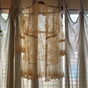 Lace blouse, boho chic!